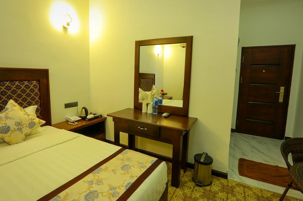 Euro Star Hotel Katunayaka Extérieur photo