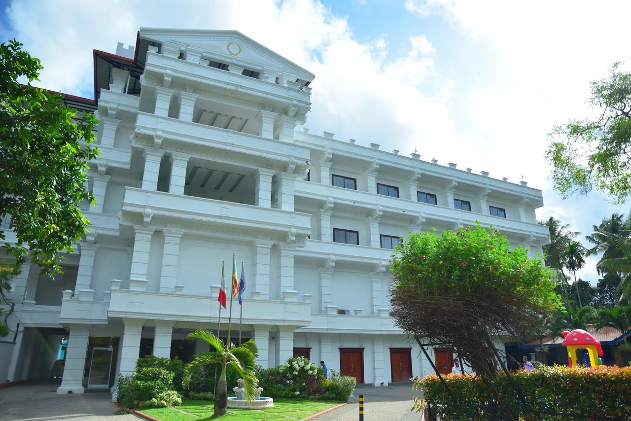 Euro Star Hotel Katunayaka Extérieur photo