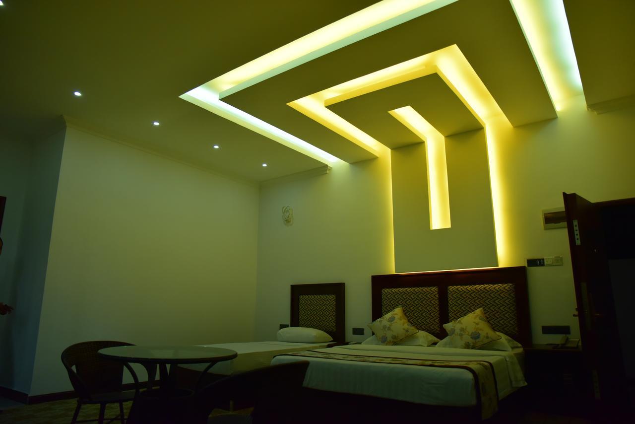 Euro Star Hotel Katunayaka Extérieur photo