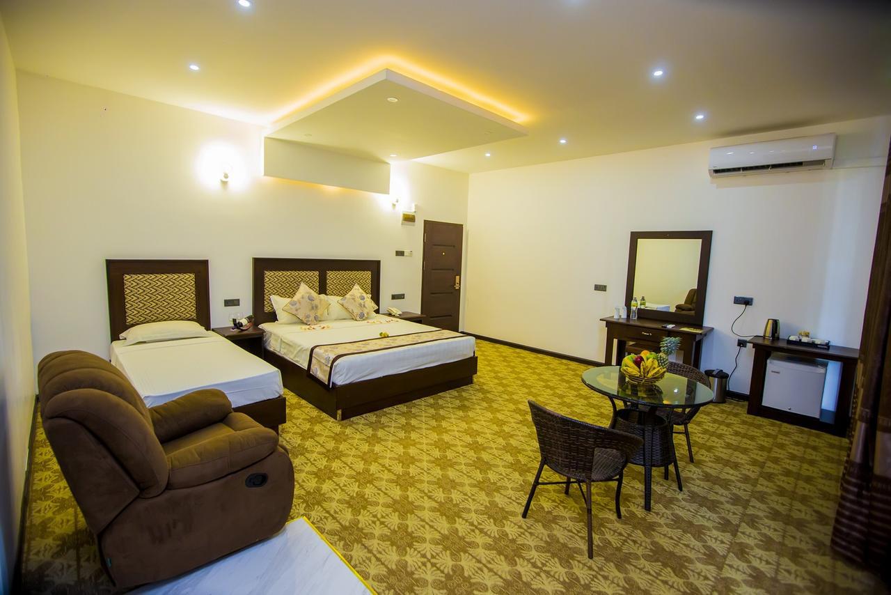Euro Star Hotel Katunayaka Extérieur photo