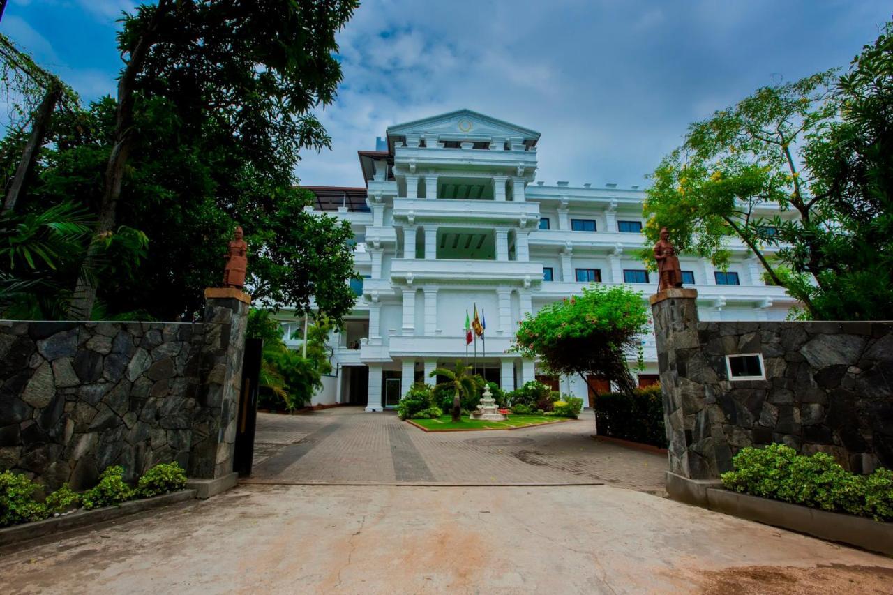 Euro Star Hotel Katunayaka Extérieur photo