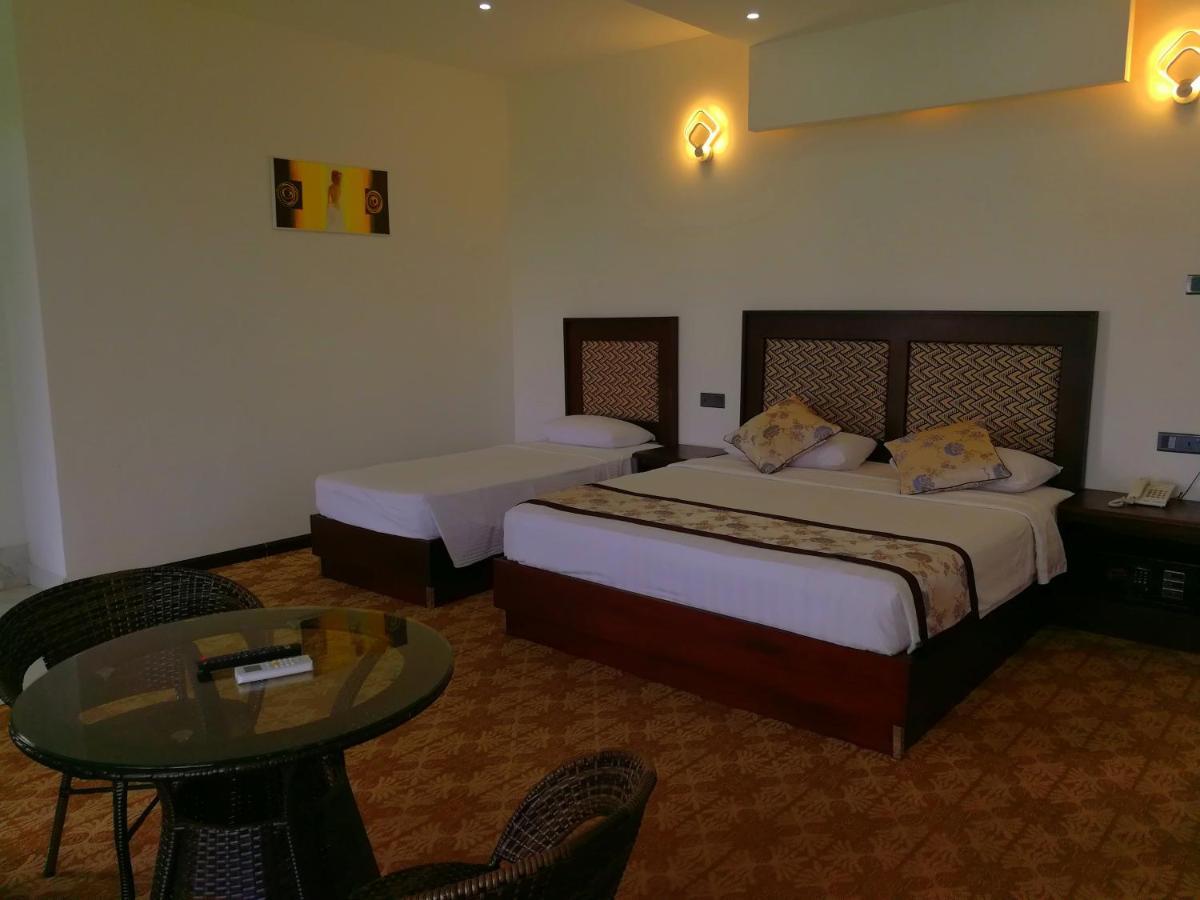 Euro Star Hotel Katunayaka Extérieur photo