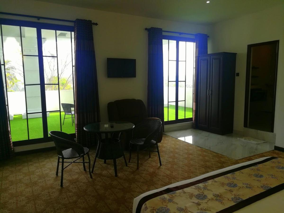 Euro Star Hotel Katunayaka Extérieur photo
